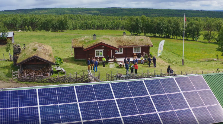 Solcellepanel på ei seter. Foto: EnergiPluss